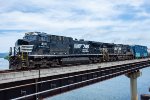 NS 4101 leads a manifest across the Tennessee River 